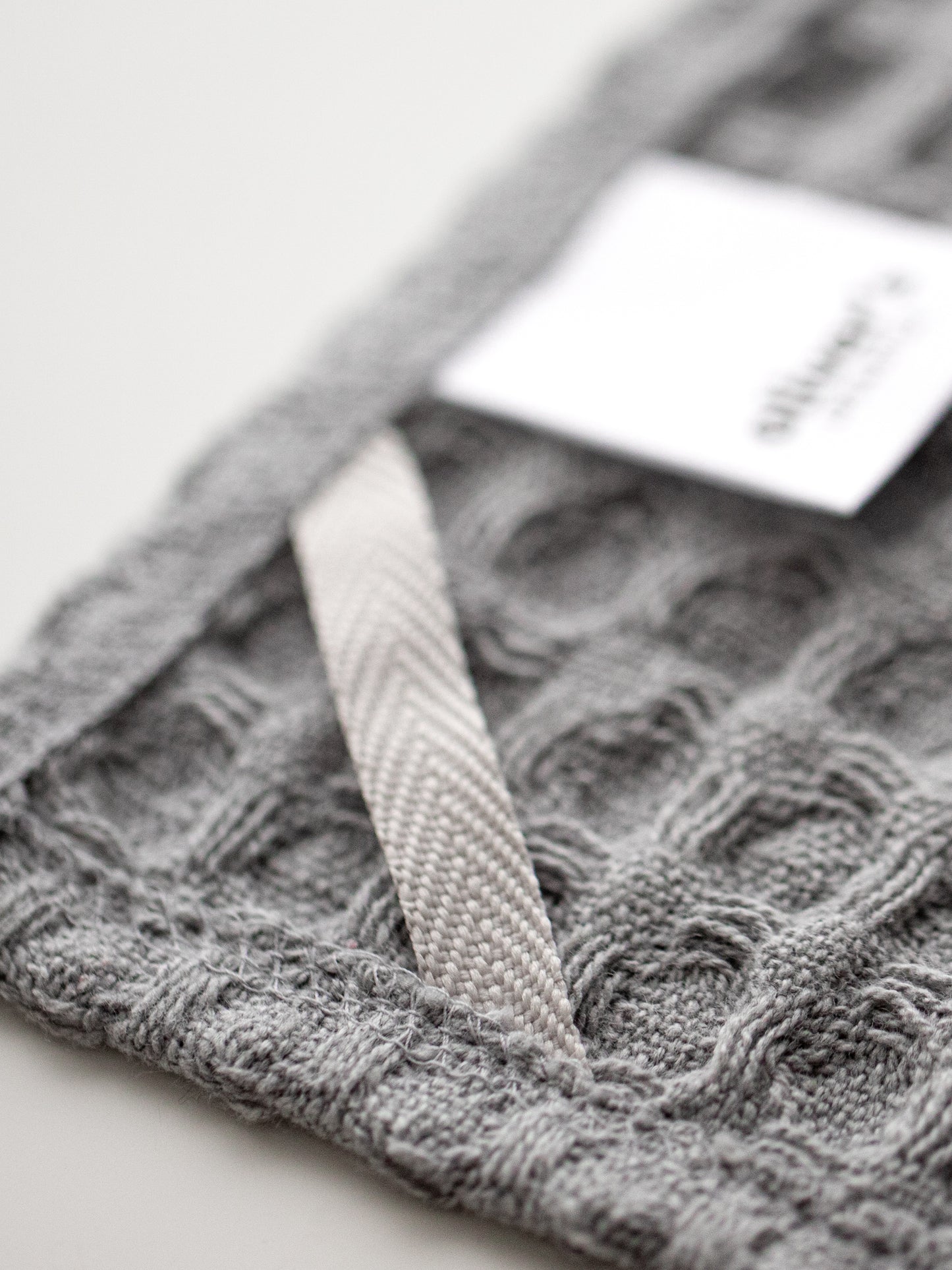 paw-towel_dog_poodle_cottongrey_closeup