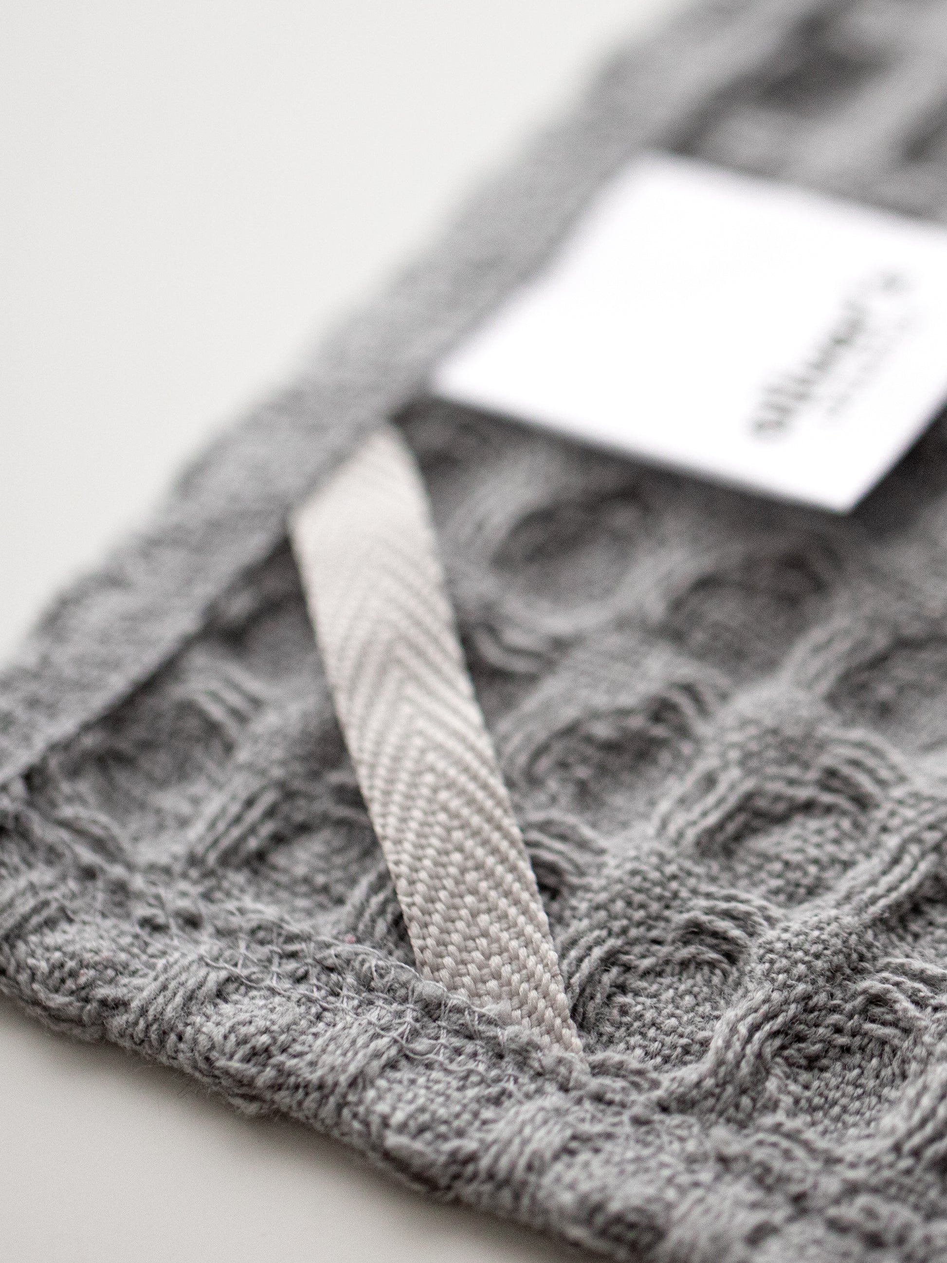 paw-towel_dog_poodle_cottongrey_closeup