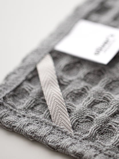 paw-towel_dog_poodle_cottongrey_closeup