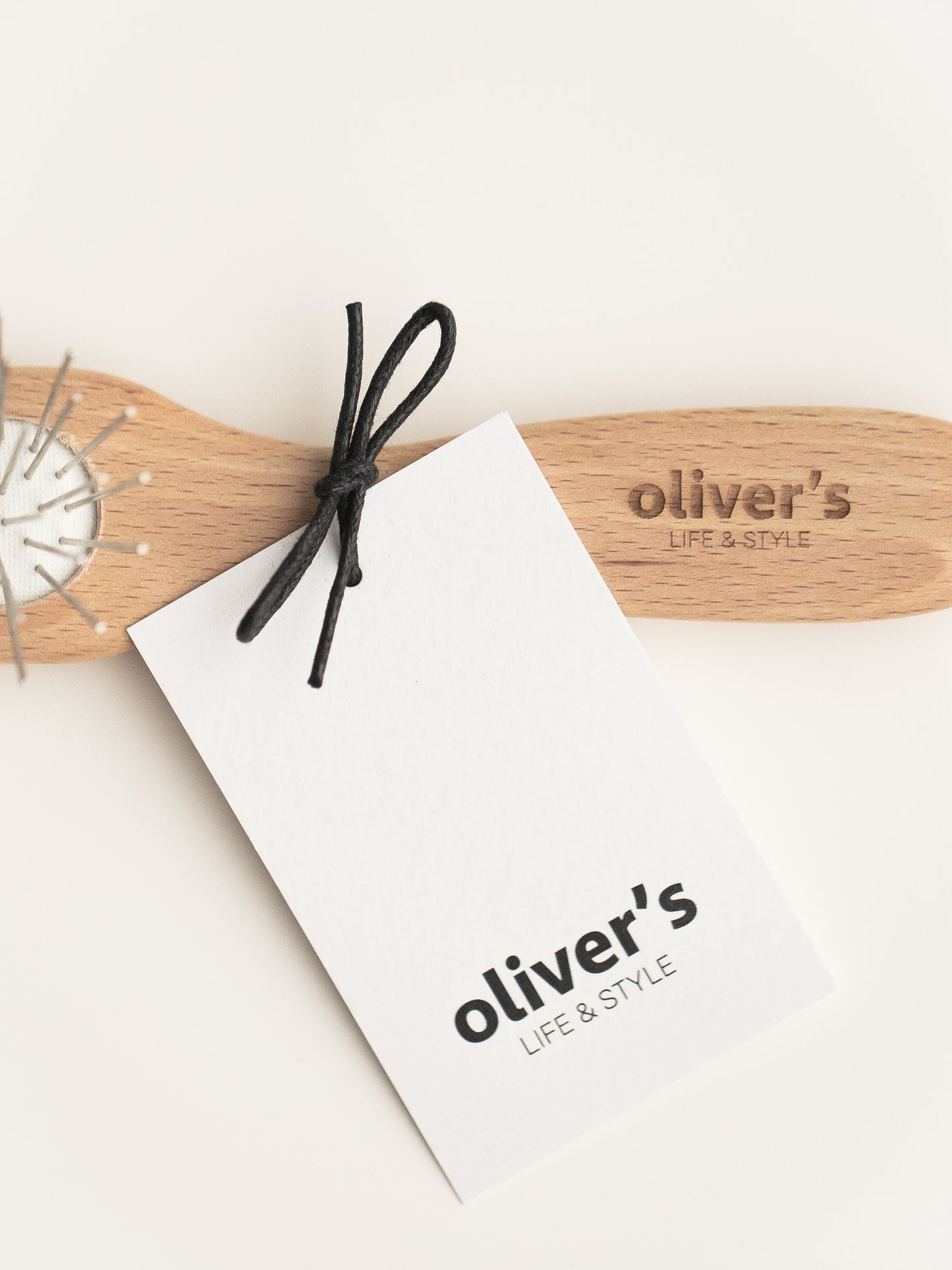 bristle_brush_metal_wood_oliver's