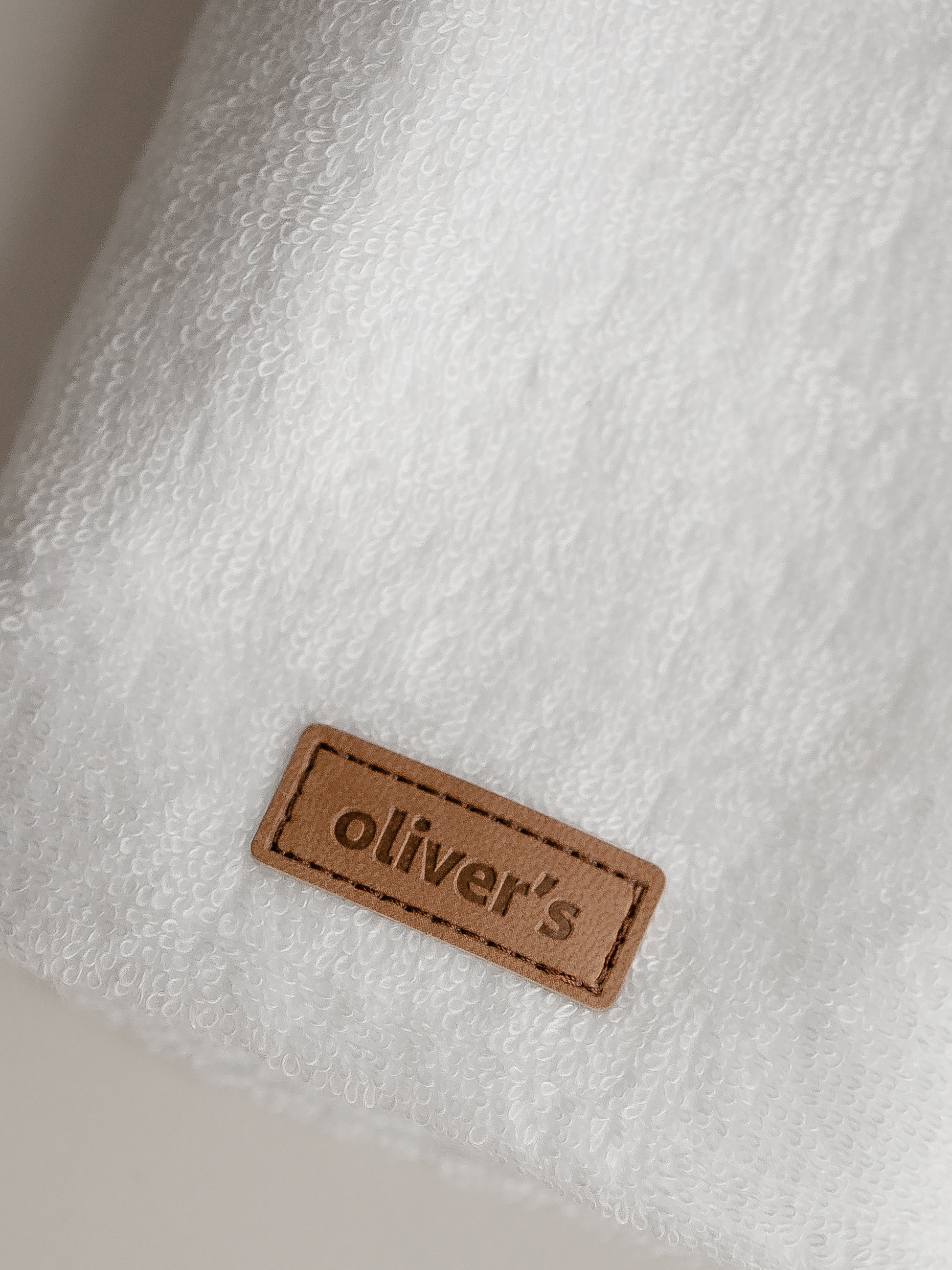 hotel_bathrobe_white_oliver's_closeup